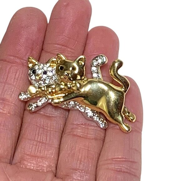 Vintage Gold & Crystal Pair Of Kitties Leaping Brooch Gold Tone 2" - Picture 3 of 3